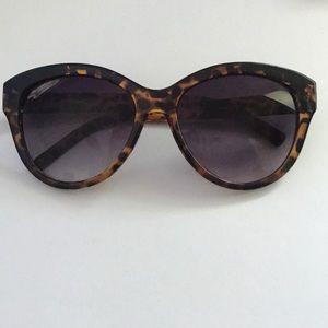 Brand new tortoise shell sunglassss
